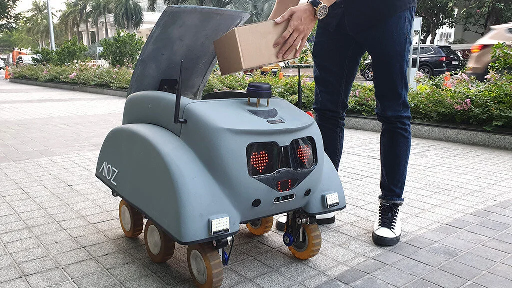 Robot nhắc nhở người không đeo khẩu trang đạt giải Nhất cuộc thi “Hack Cô Vy”