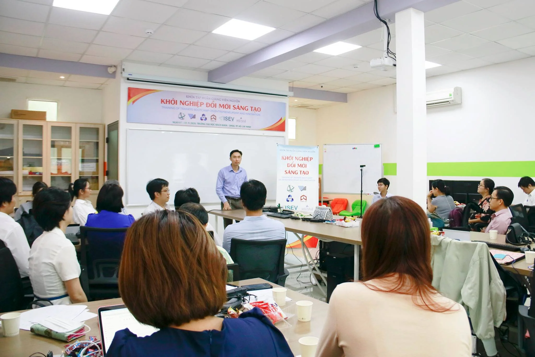  Trường ĐH Bách khoa trao chứng nhận khởi nghiệp đổi mới sáng tạo lần 2