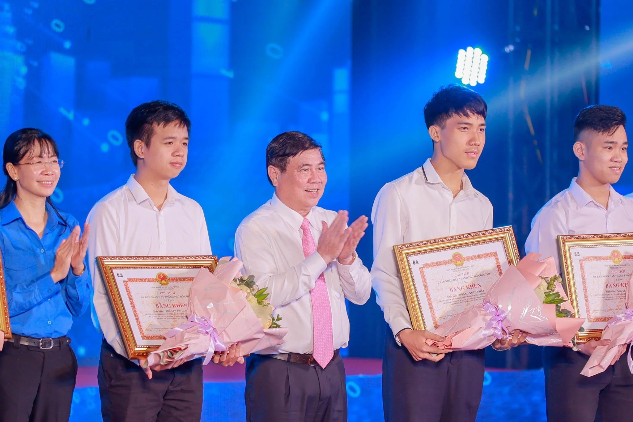 Vinh danh các dự án khởi nghiệp đổi mới sáng tạo ứng dụng trí tuệ nhân tạo