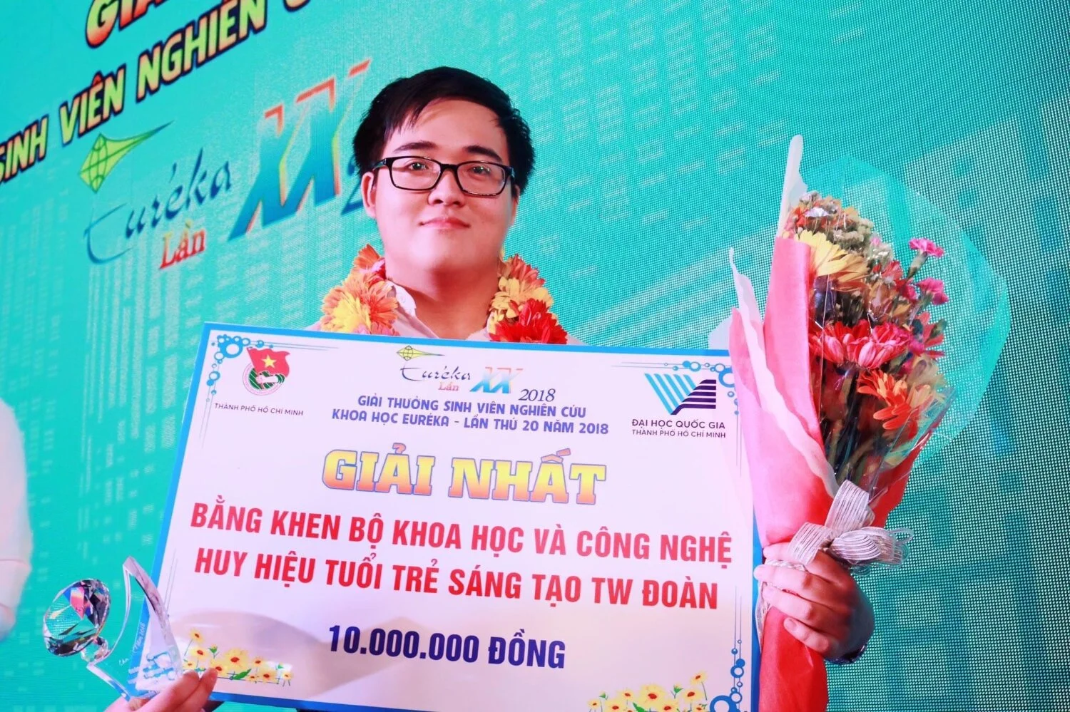 Mã số N3015: Sinh viên Võ Quang Nghĩa: “Say mê nghiên cứu khoa học không thì cũng chưa đủ!”