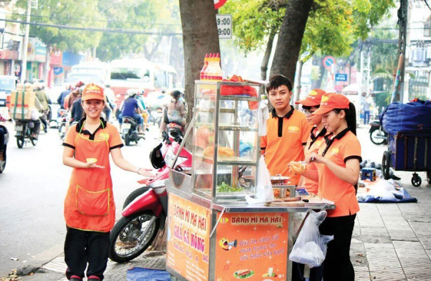 Mã số N3087: 9X thành công nhờ kinh doanh bánh mì chả cá