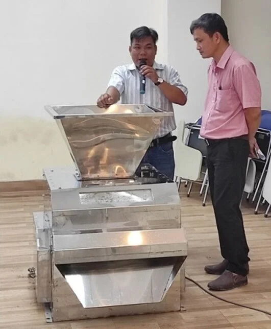 Mã số N2075: Máy tách đá sạn – giải pháp tách tạp chất ngay từ đầu quy trình sản xuất để tăng giá trị gia vị xuất khẩu.