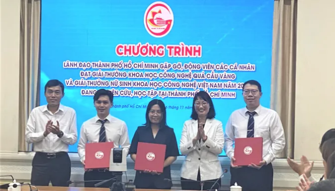 Lãnh đạo TPHCM trao đổi, lắng nghe những kiến nghị của các nhà khoa học trẻ