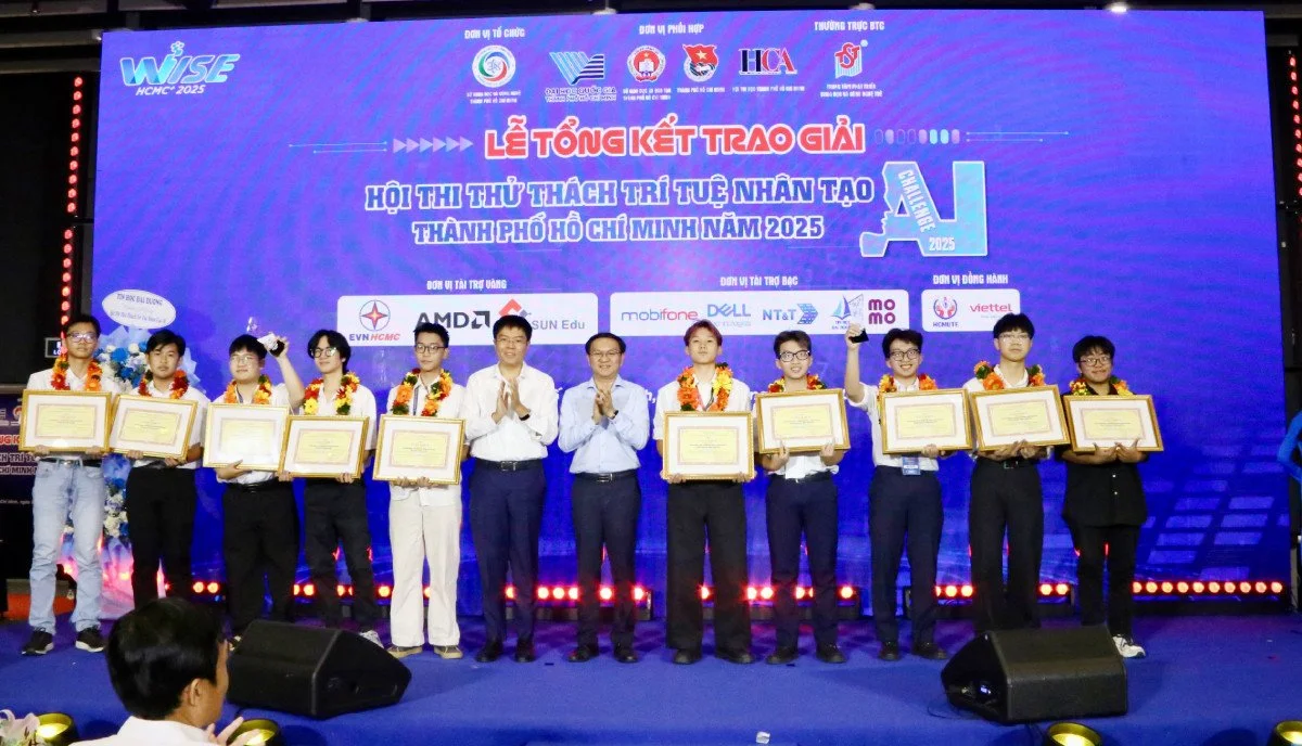 OpenCubee_1 và WuDButterflies giành giải Nhất Hội thi AI Challenge 2025