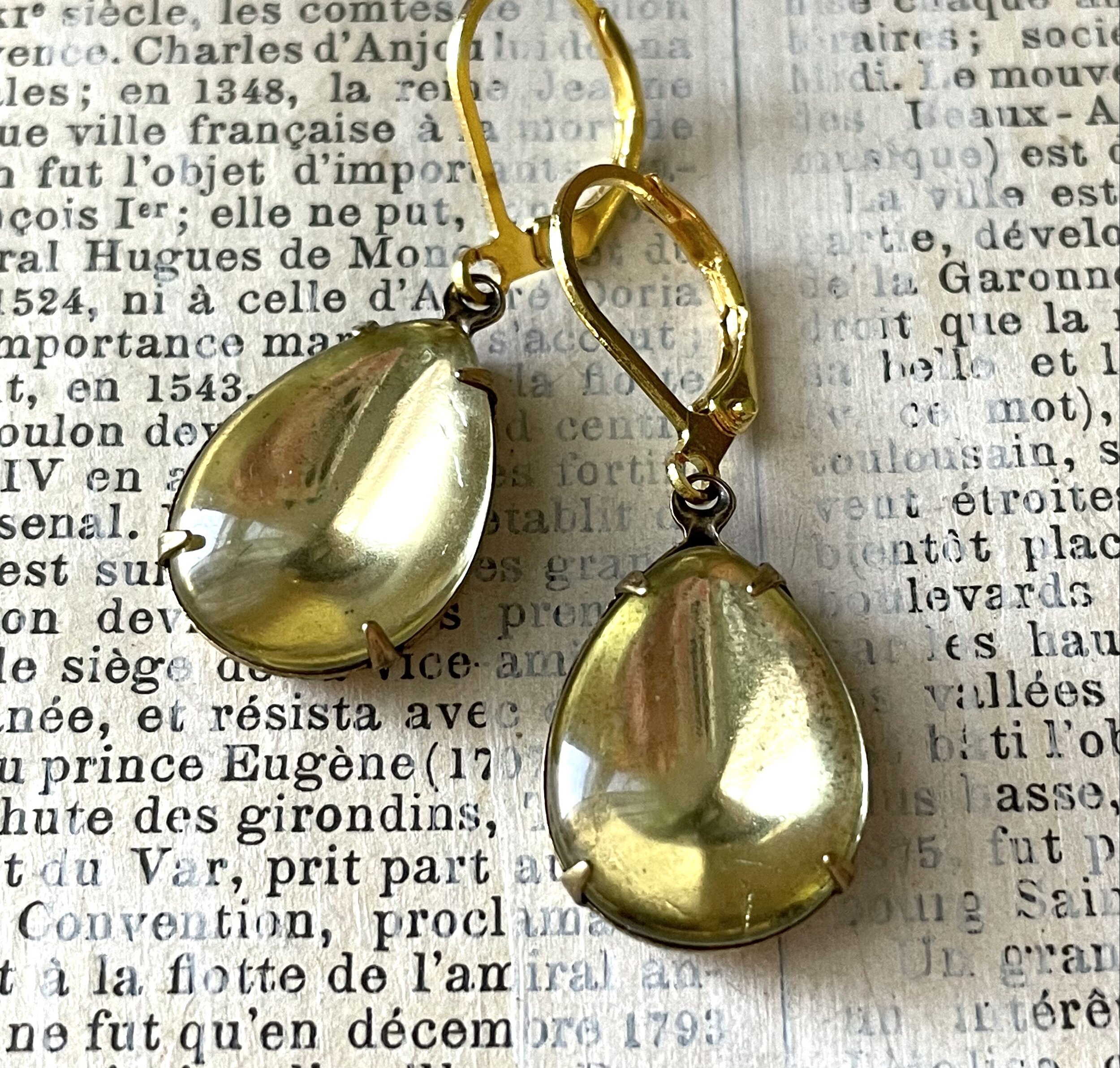 Pastel Yellow Pear Vintage Glass Rhinestone Earrings (E3)