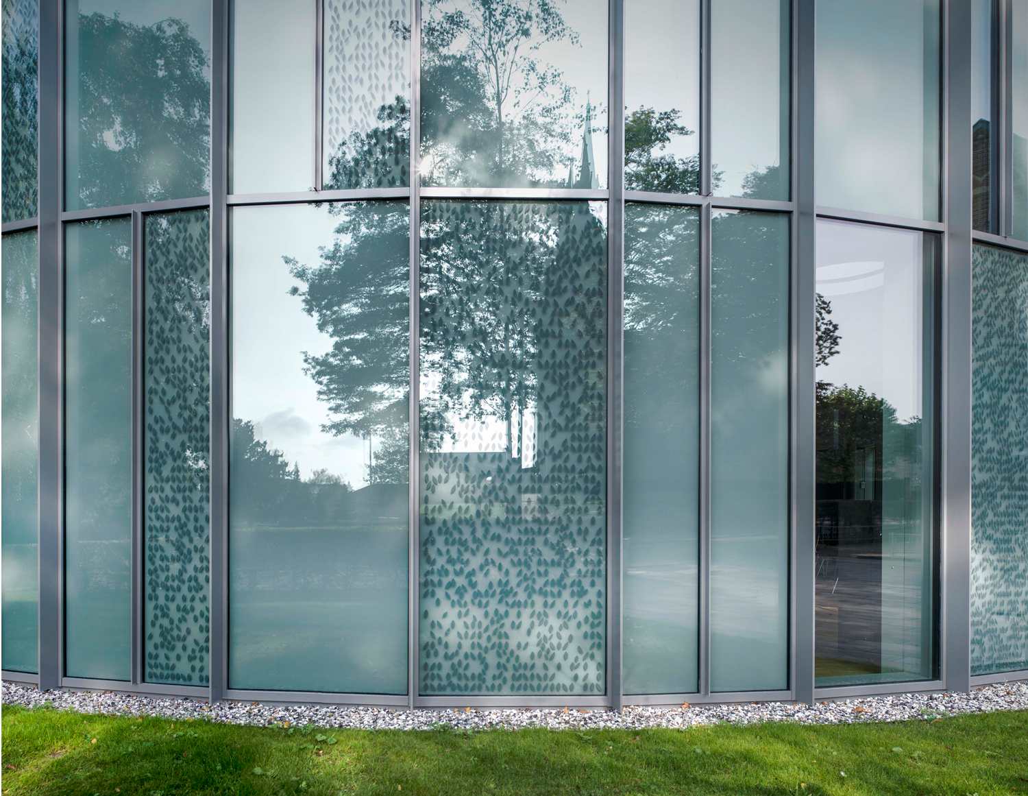 Glasfacade-tæt-på.png