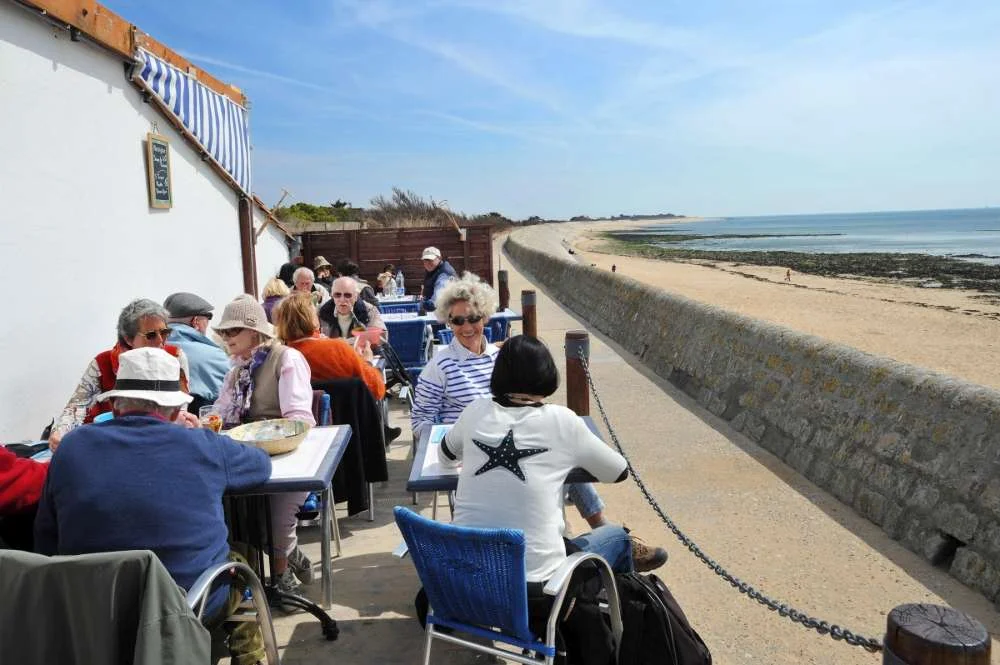 depuis-le-restaurant-aux-freres-de-la-cote-vue-sur-la-plage-de-la-grange.jpg