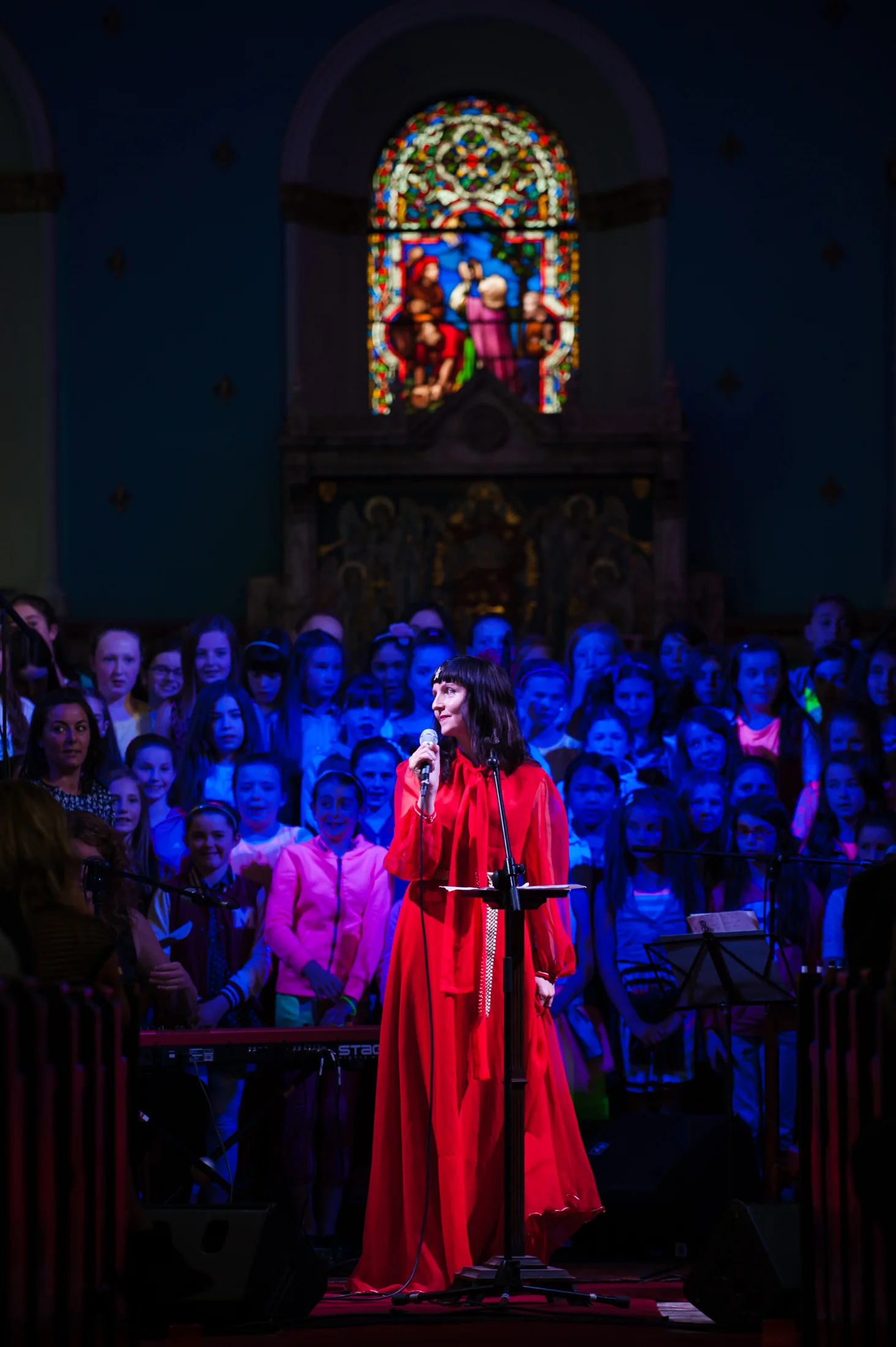 Nina_Hynes_and_choir-Evolving_our_Past-_Rites_of_Passage-_Eoin_Kirwan_photo.jpg