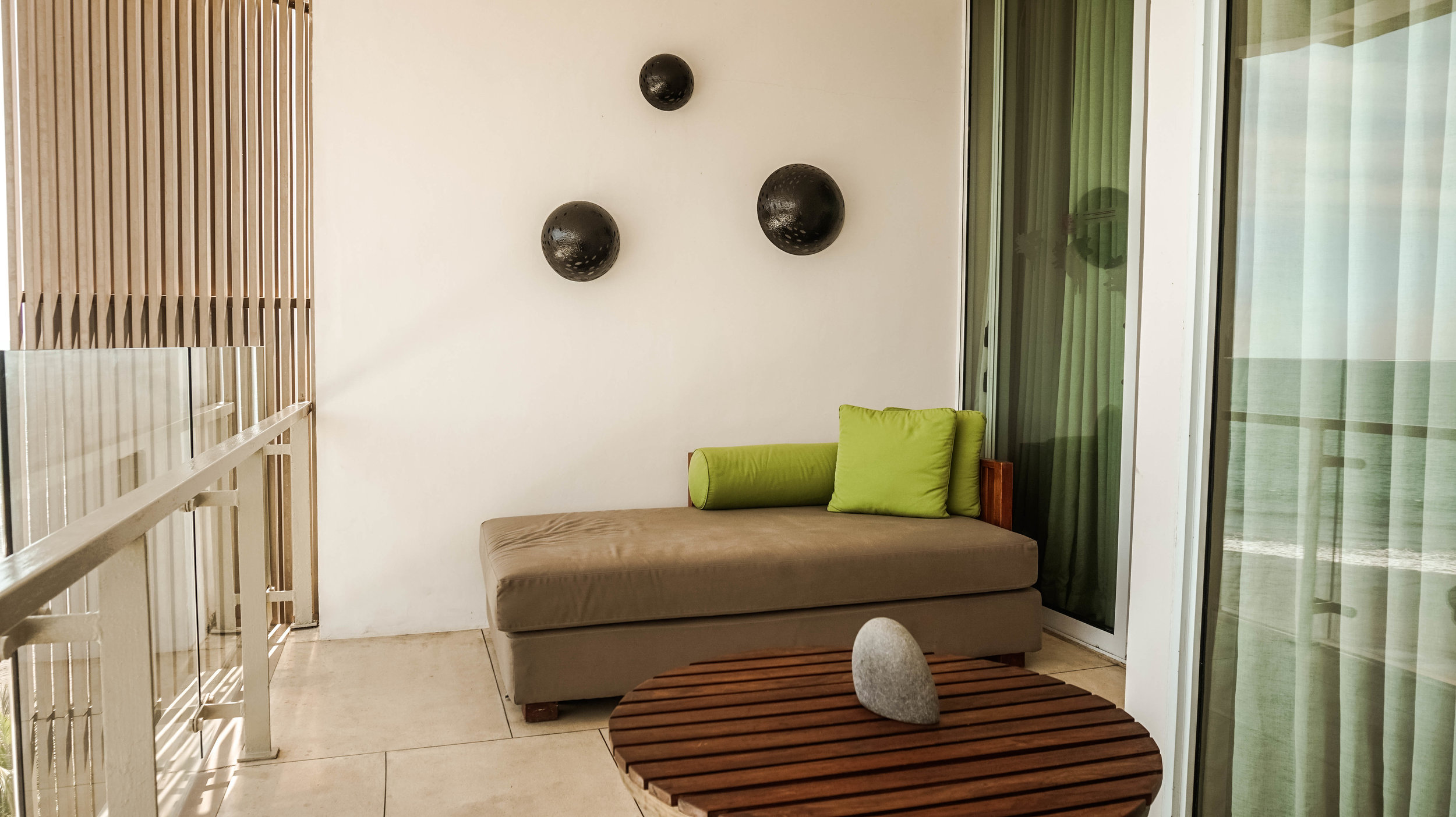 Wbaliseminyak-Spectacular-ocean-Facing-Escape-balcony.jpg
