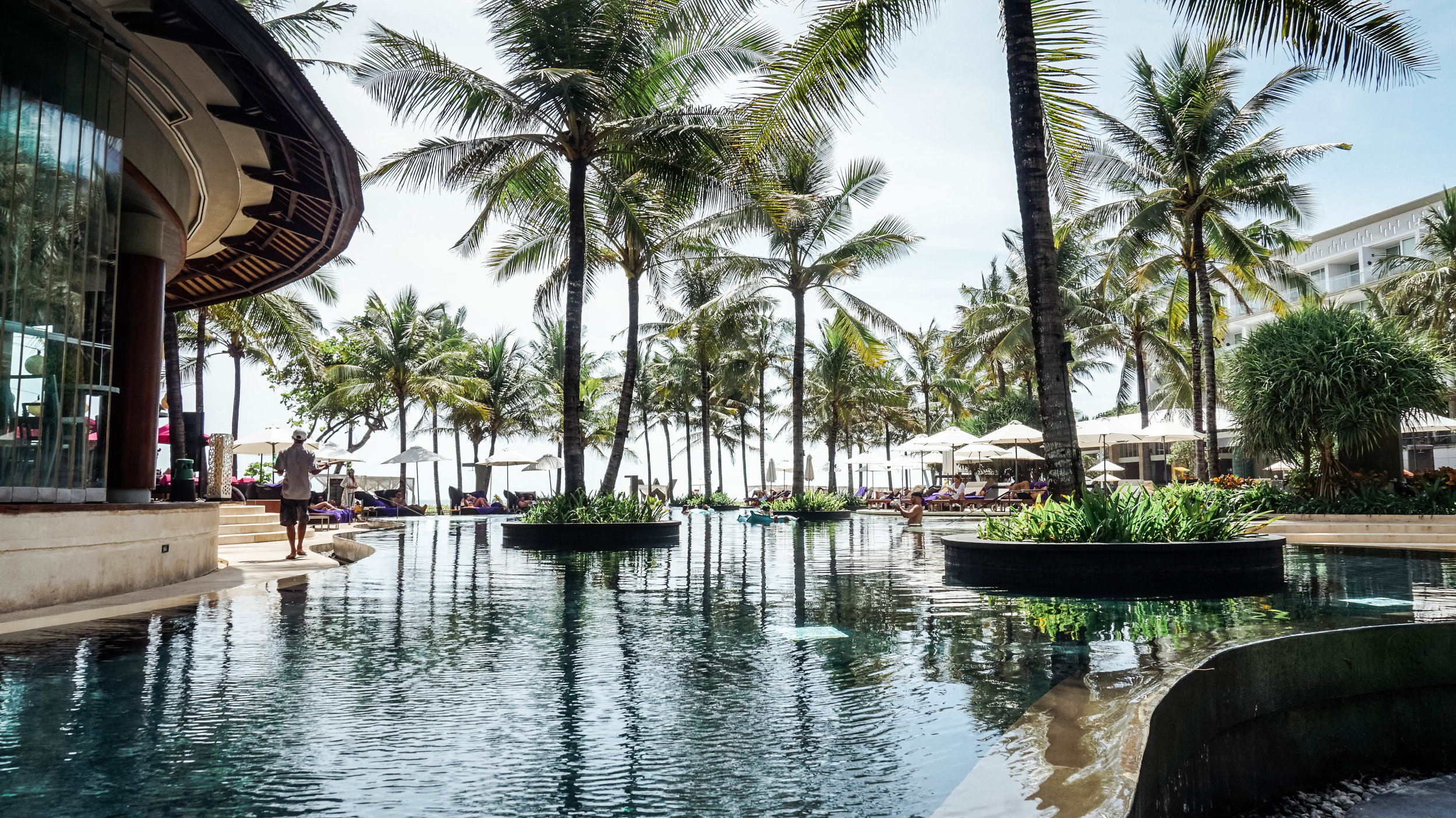W-Seminyak-bali-woobar-pool-2018.jpg
