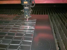 Knickdeichsel zum optimalen einstellen der Arbeitshöhe (Standard- ausstattung) Bremsachse und Beleuchtung in ver- schiedenen Varianten (Option)