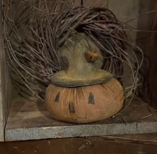 Pumpkin with witch hat, bowl filler~5.5”tall & 15” around $13.00
