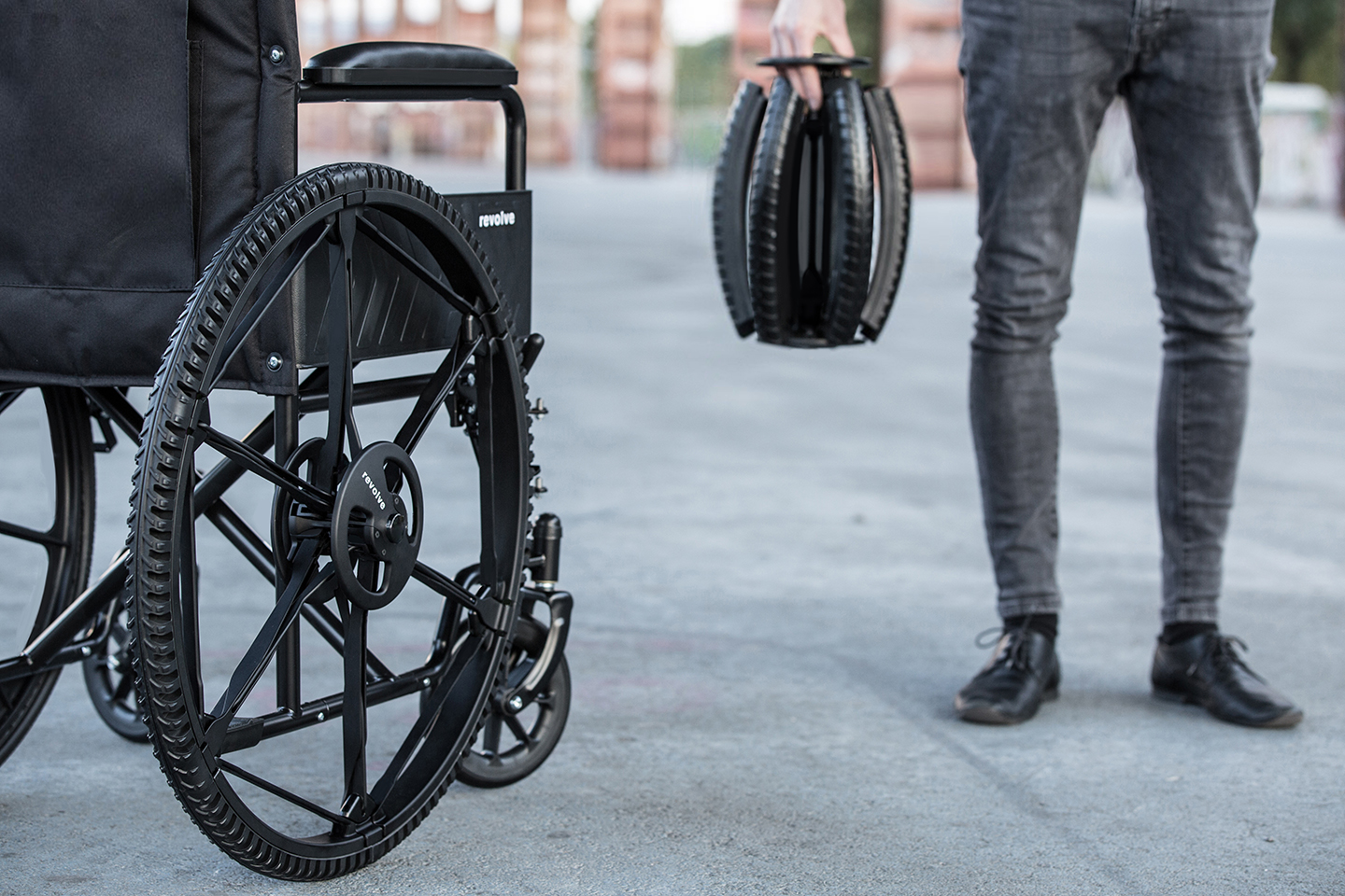 05_REVOLVE WHEEL_FOLDED_UNFOLDED WHEEL URBAN_WHEELCHAIR_ANDREA MOCELLIN_2017.jpg