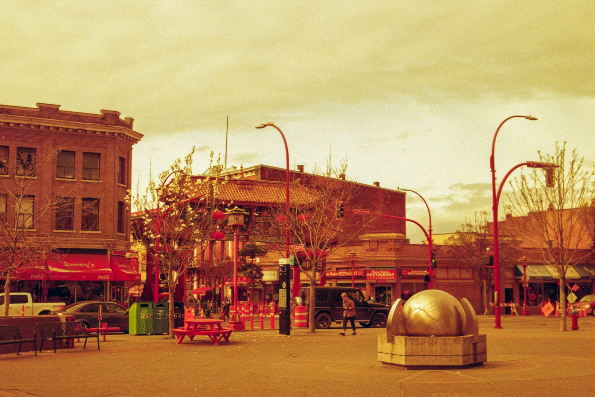 LomoRedscale003.jpg