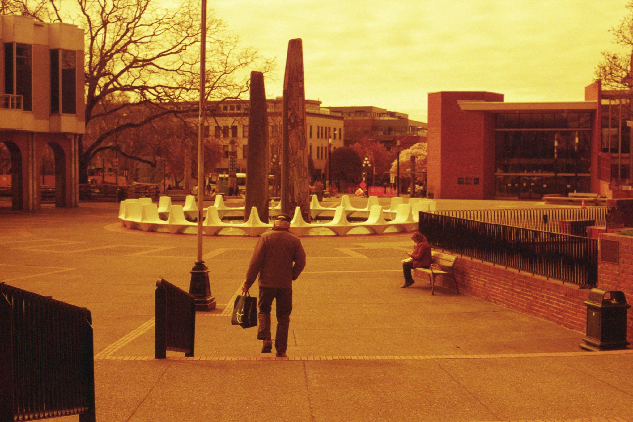 LomoRedscale004.jpg