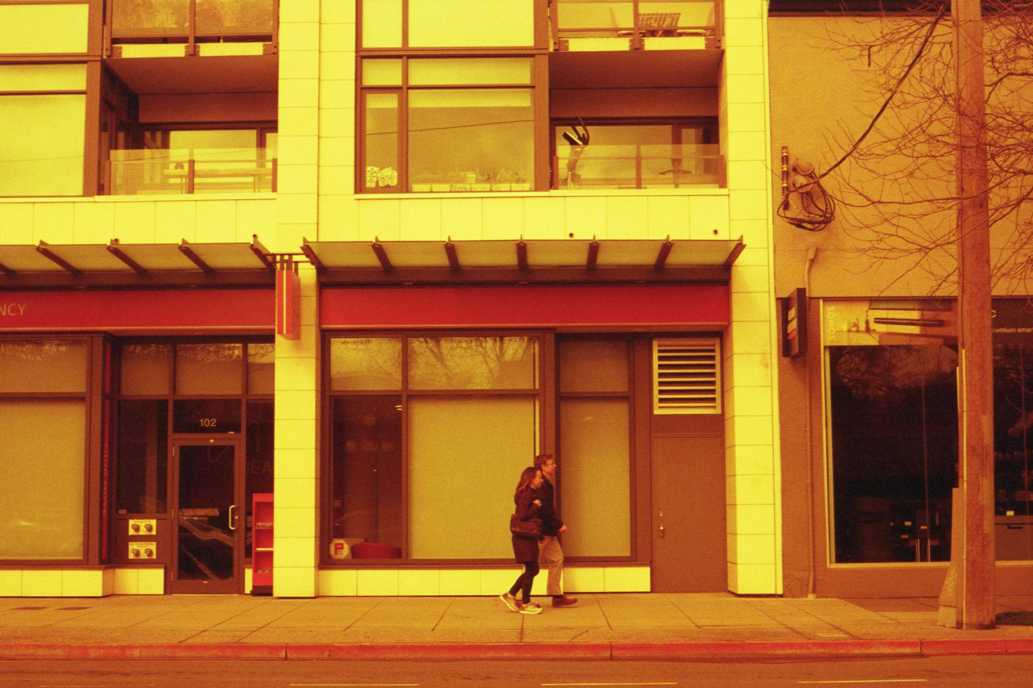 LomoRedscale009.jpg