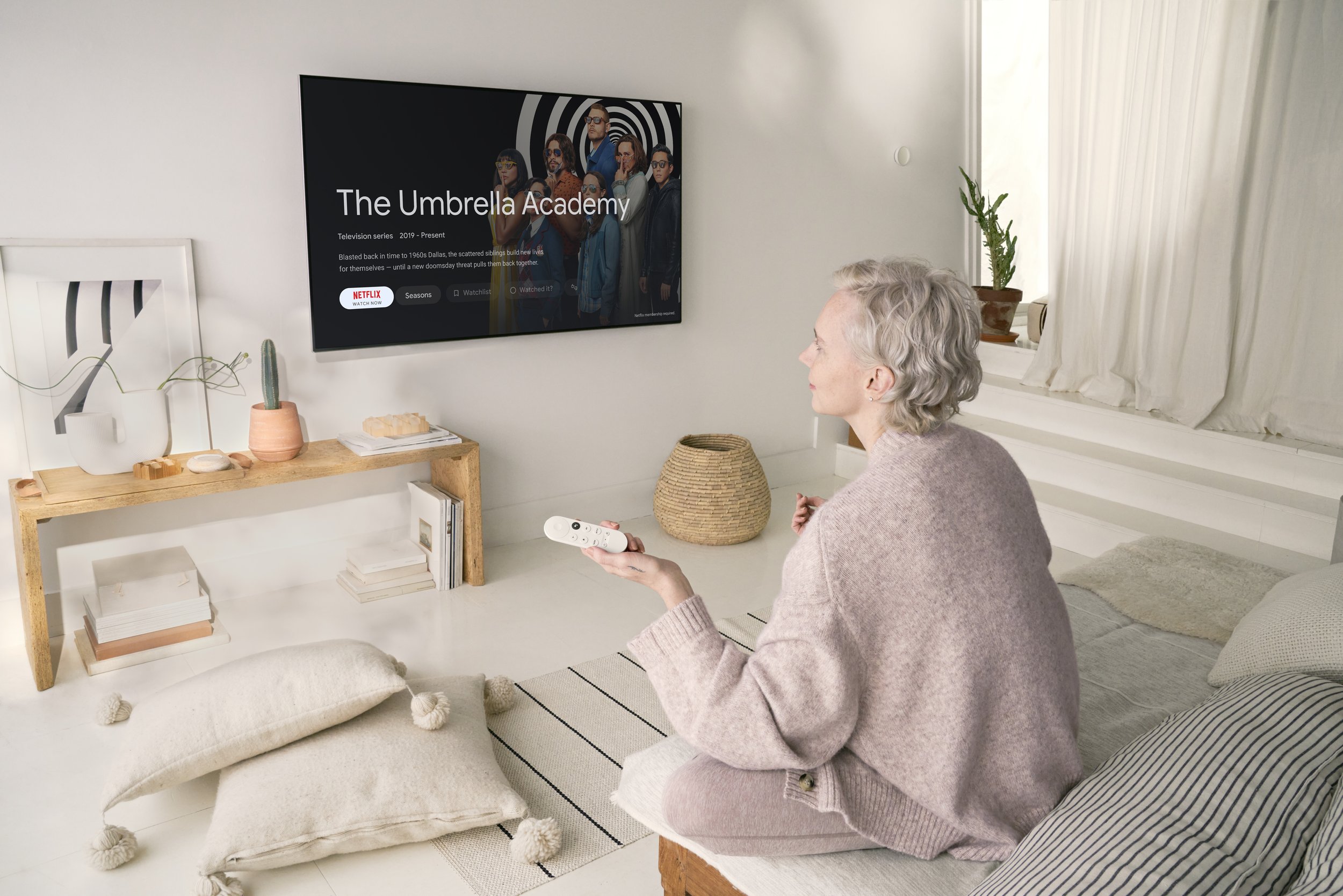 image_enUS_CC4_2022Q1_22H003x007_010_BOGS_2_Netflix_EntityCard_Montauk_WorkoutRoom_Mom_Remote_0168_SIMP_06_08_22.jpg