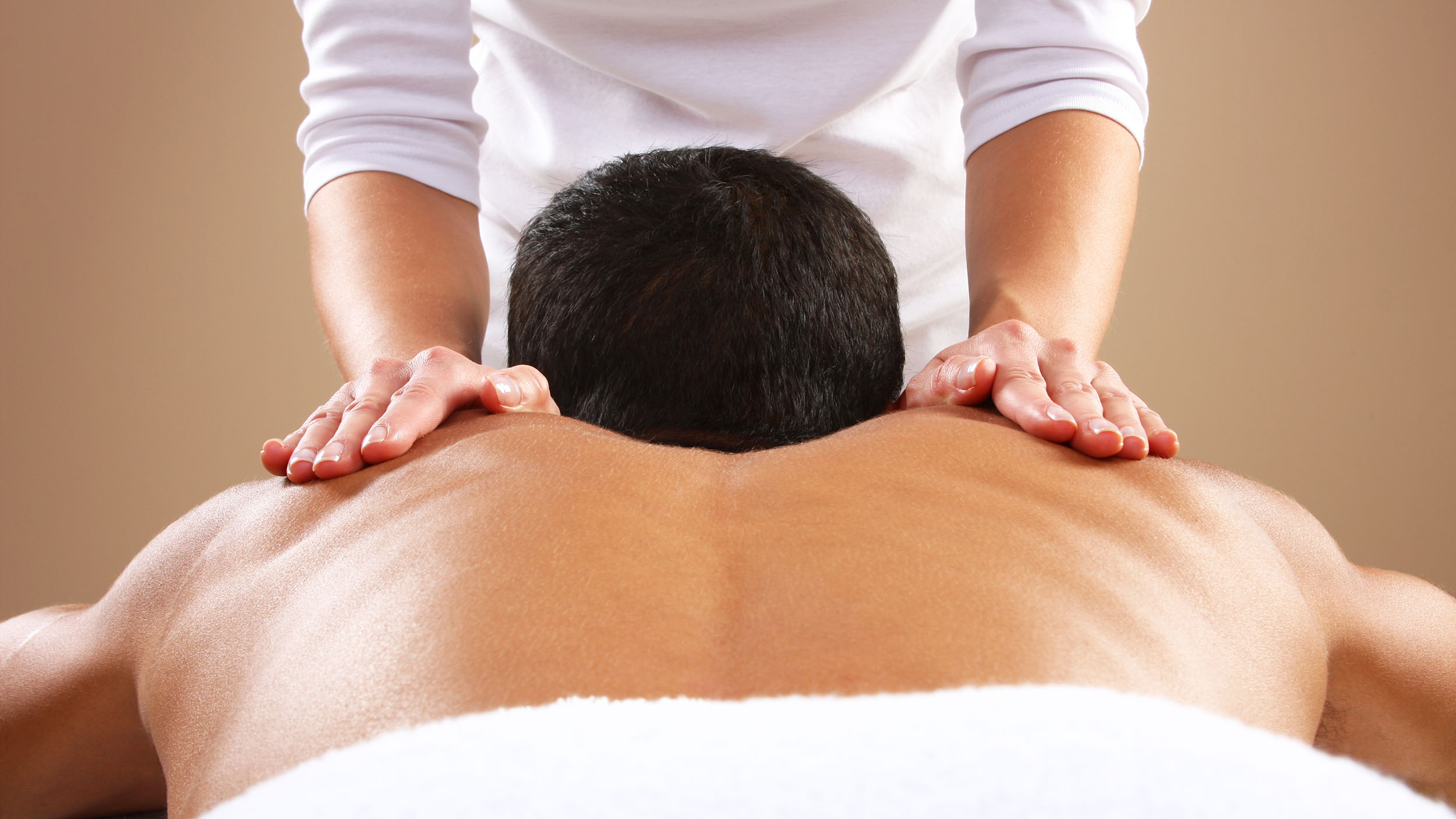Mp4 massage. Массаж спины. Общий массаж. Массаж мужской спины. Классический массаж спины.