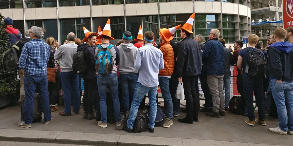 Fancy dress hats for spectating might well be a good idea - easy for your runner to spot you!