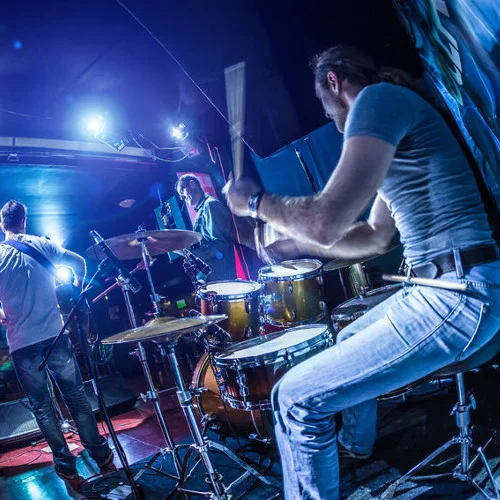33679697-drummer-playing-on-drum-set-on-stage_500x500.jpg