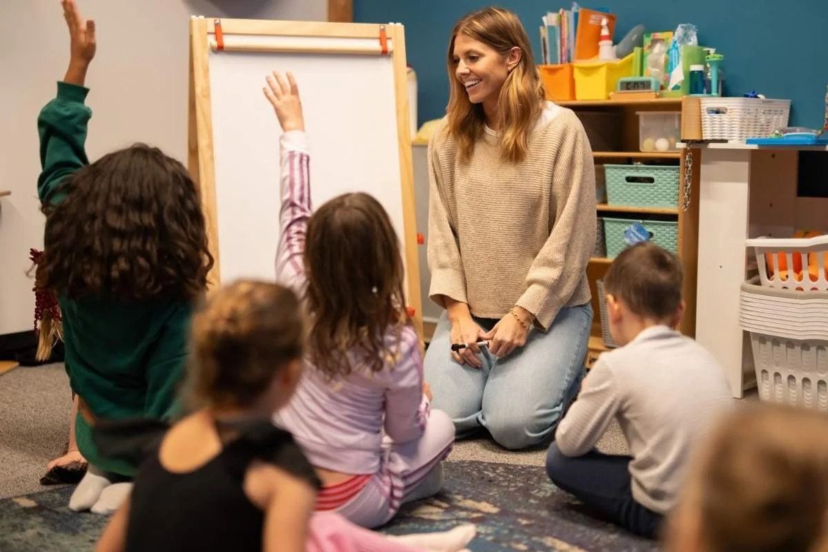 Miss Beth teaching kindergarten students early reading skills during a Big City Readers classroom lesson.