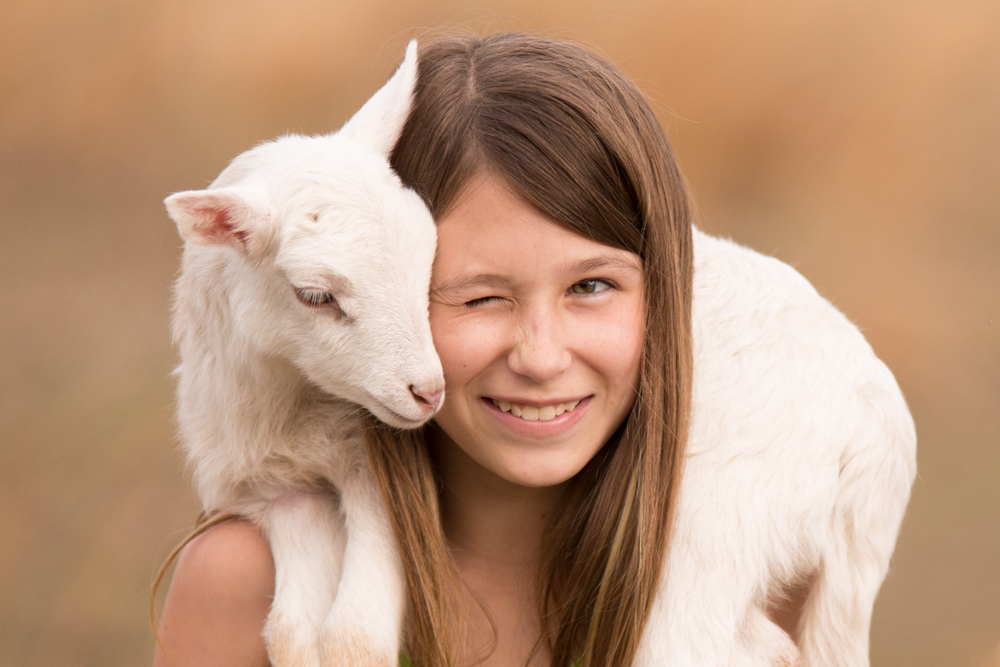 lamb-girl-loris-farm-photography