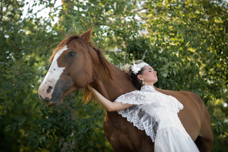 horse-wedding-bride