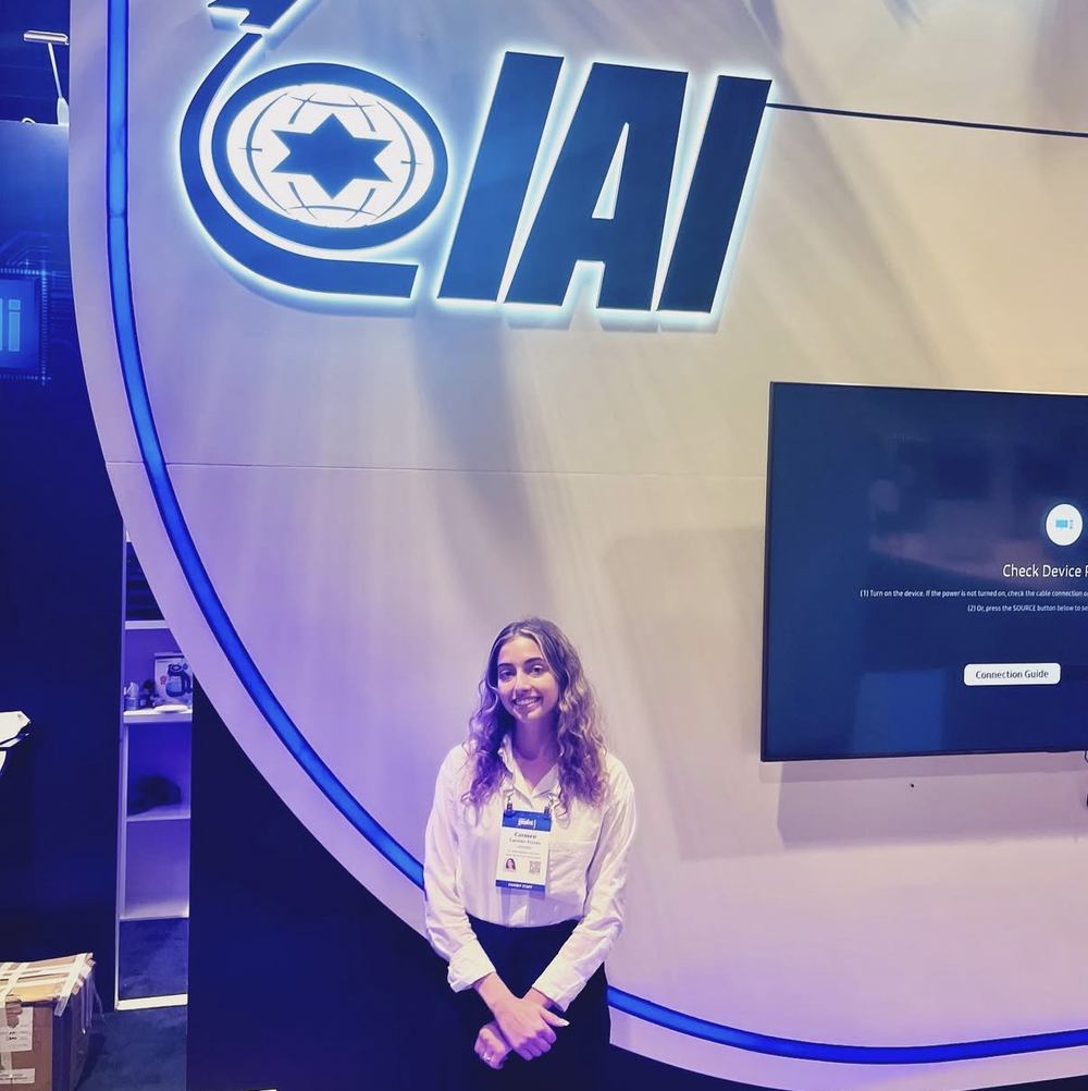 Orlando event staff supporting a trade show booth
