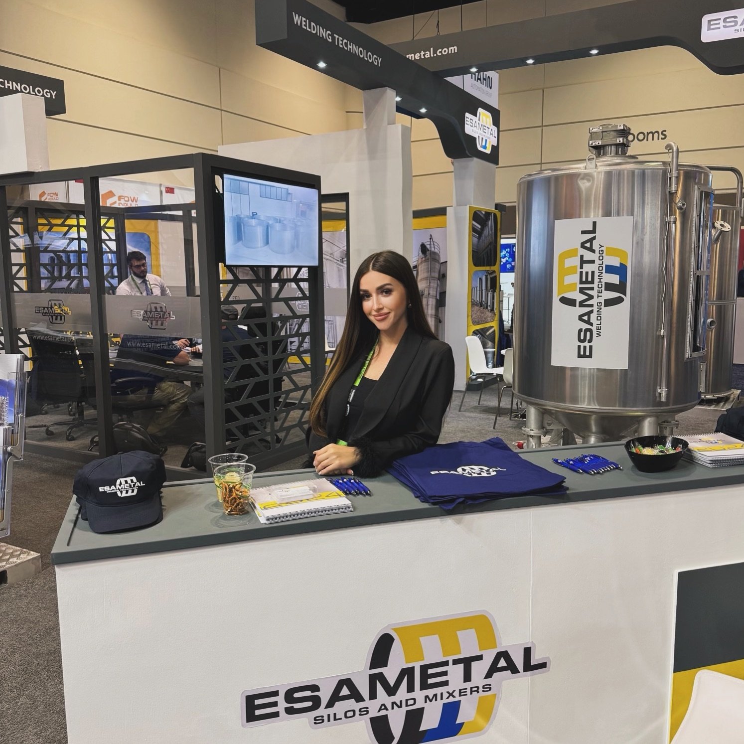 Experience the difference a professional hostess can make at your next trade show! 
@npeplasticsshow 
📍Orlando, FL
.
.
#tradeshowhostess #professionalstaff #npe2024 #orlandofl #staffingsolutions #blossomtalent