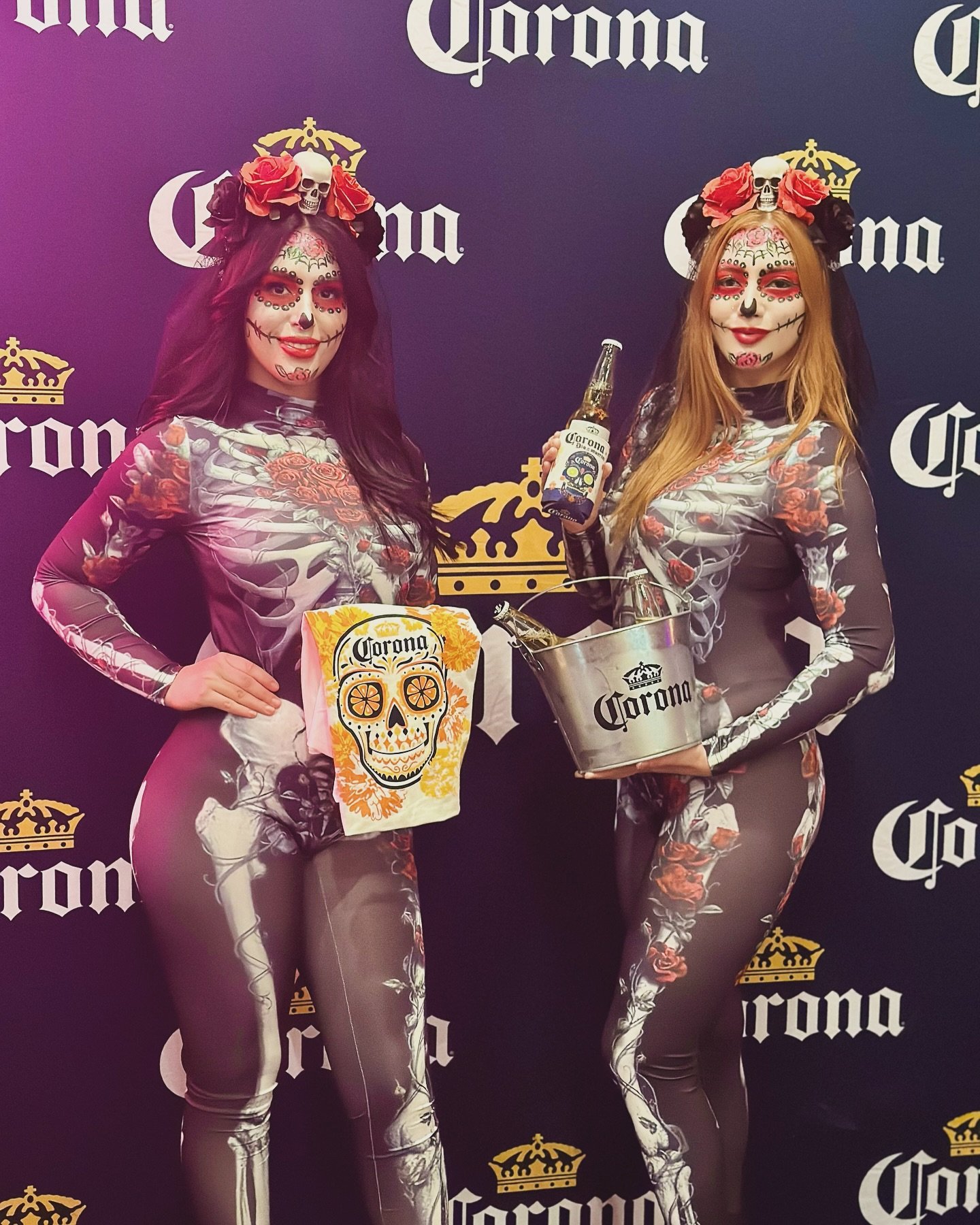 Celebrating D&iacute;a de los Muertos in true Vegas style with @Corona 🌺💀✨ Cheers to remembering loved ones and embracing the spirit of life. #DiaDeLosMuertos #CoronaExtra #VegasNights #CatrinaFacePaint #masporfavor #masporfavorlasvegas #blossomtal