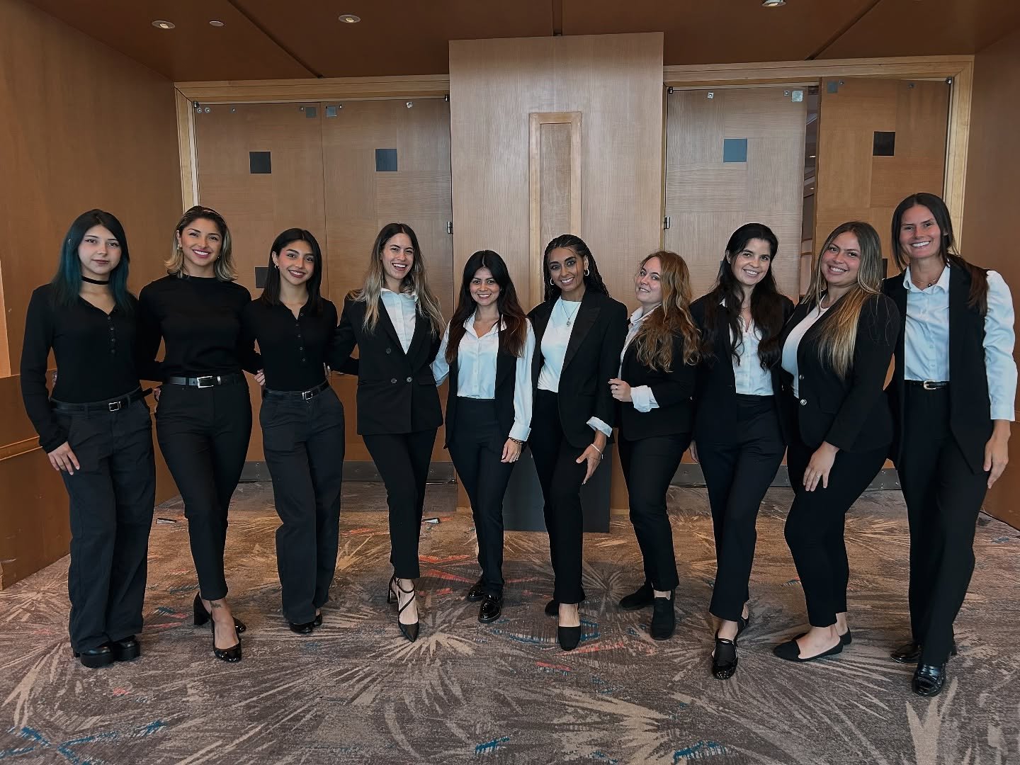 Our team of #ushers during another successful motivational speaker event 🎤
📍Miami

#miamievents #ushers #brandambassadors #professionalstaff #specialevents #blossomtalent