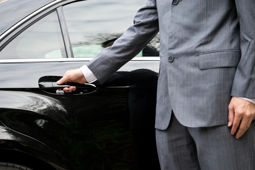 illumni_limo_driver.jpg