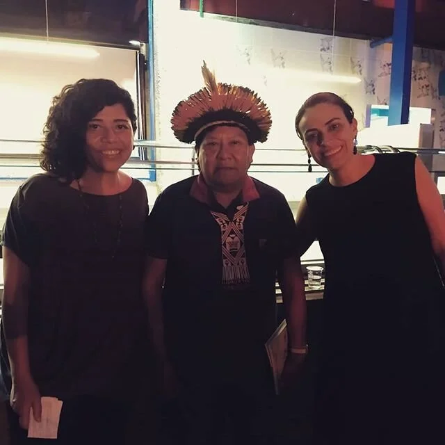 O #tbt de hoje vai pro dia que fizemos a produ&ccedil;&atilde;o do nosso 1&ordm; #BotecoDaDiversidade e tivemos a honra de trabalhar com o incr&iacute;vel Davi Kopenawa!!! S&aacute;bado tem outra edi&ccedil;&atilde;o do Boteco!