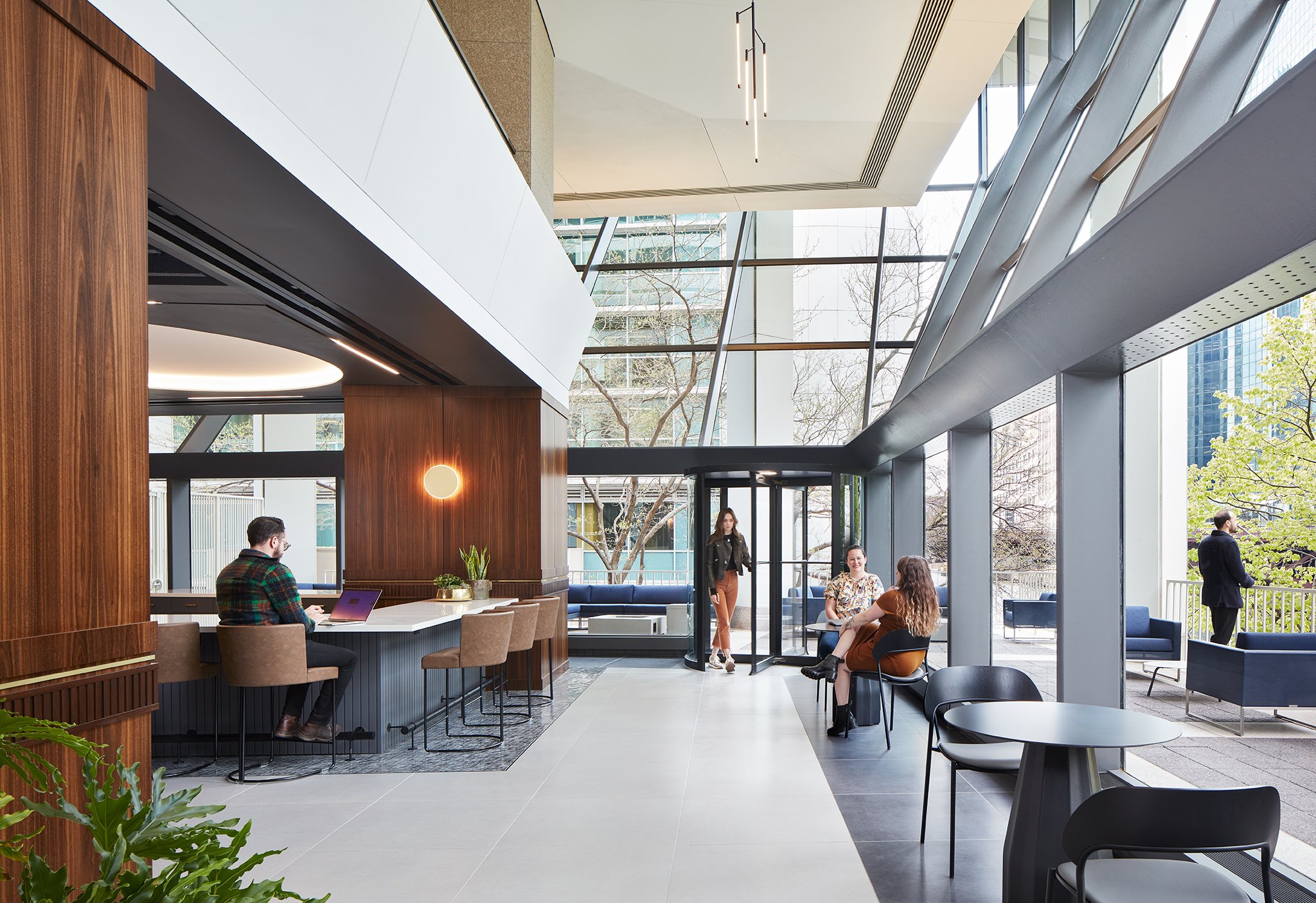 200 S WACKER AMENITIES