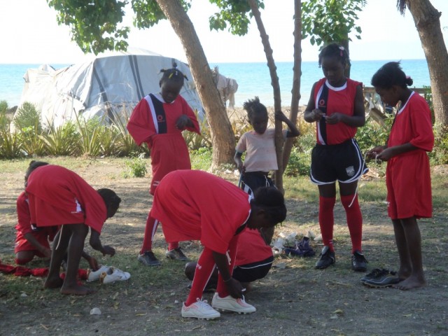 The girls get ready for their first game