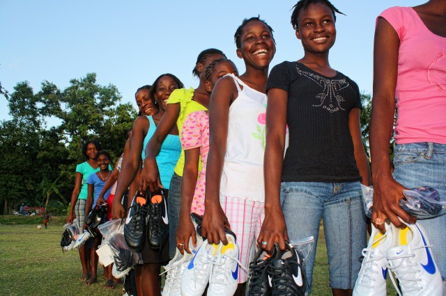 Carrefour Croix girls