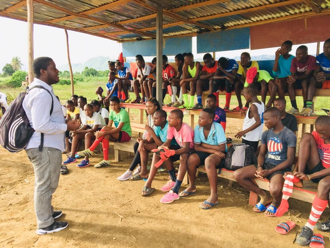 James Kendy talking with kids in Destra