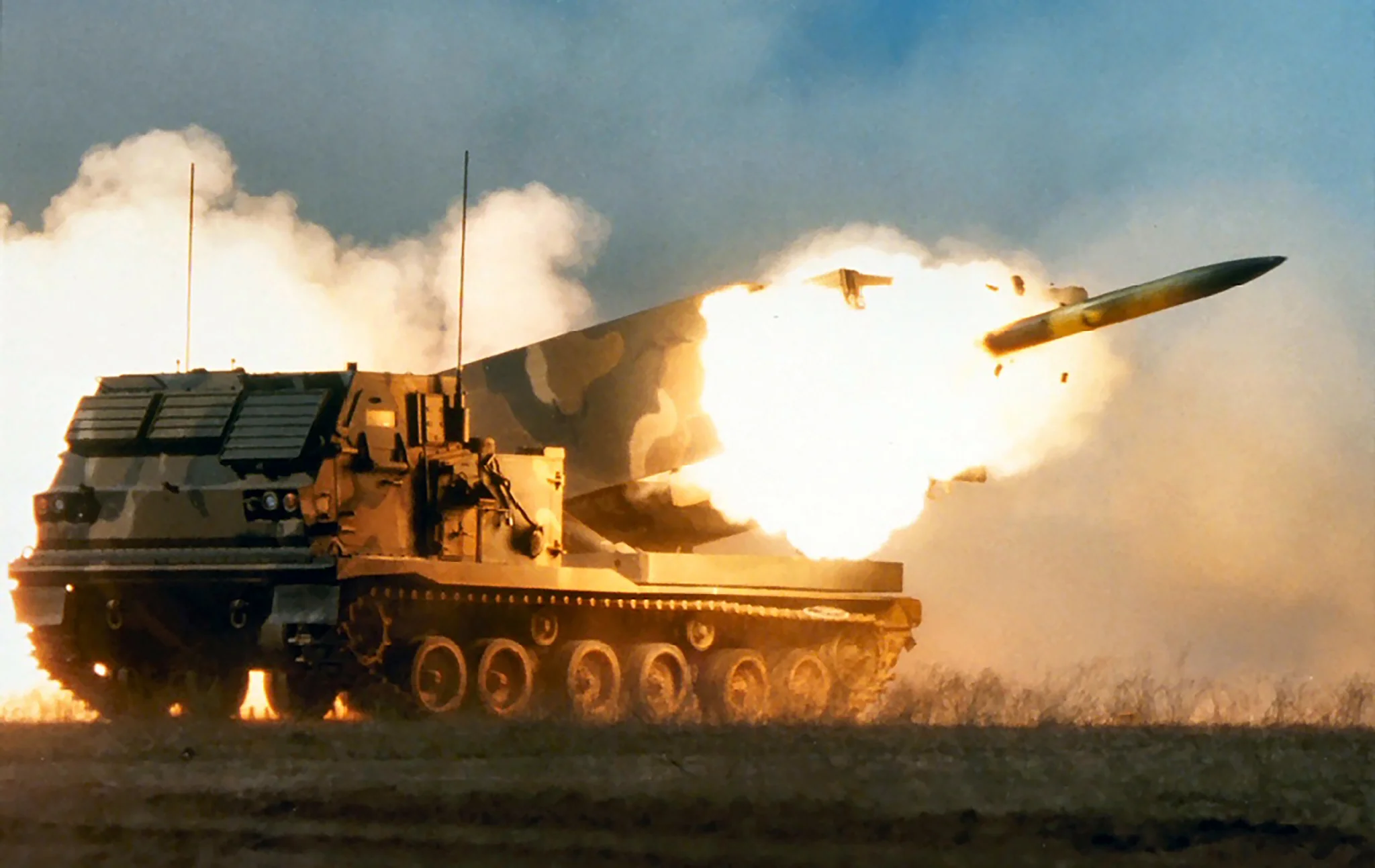 military_artillery_vehicles_rocket_desktop_1024x768_hd v2-wallpaper-890279.jpg
