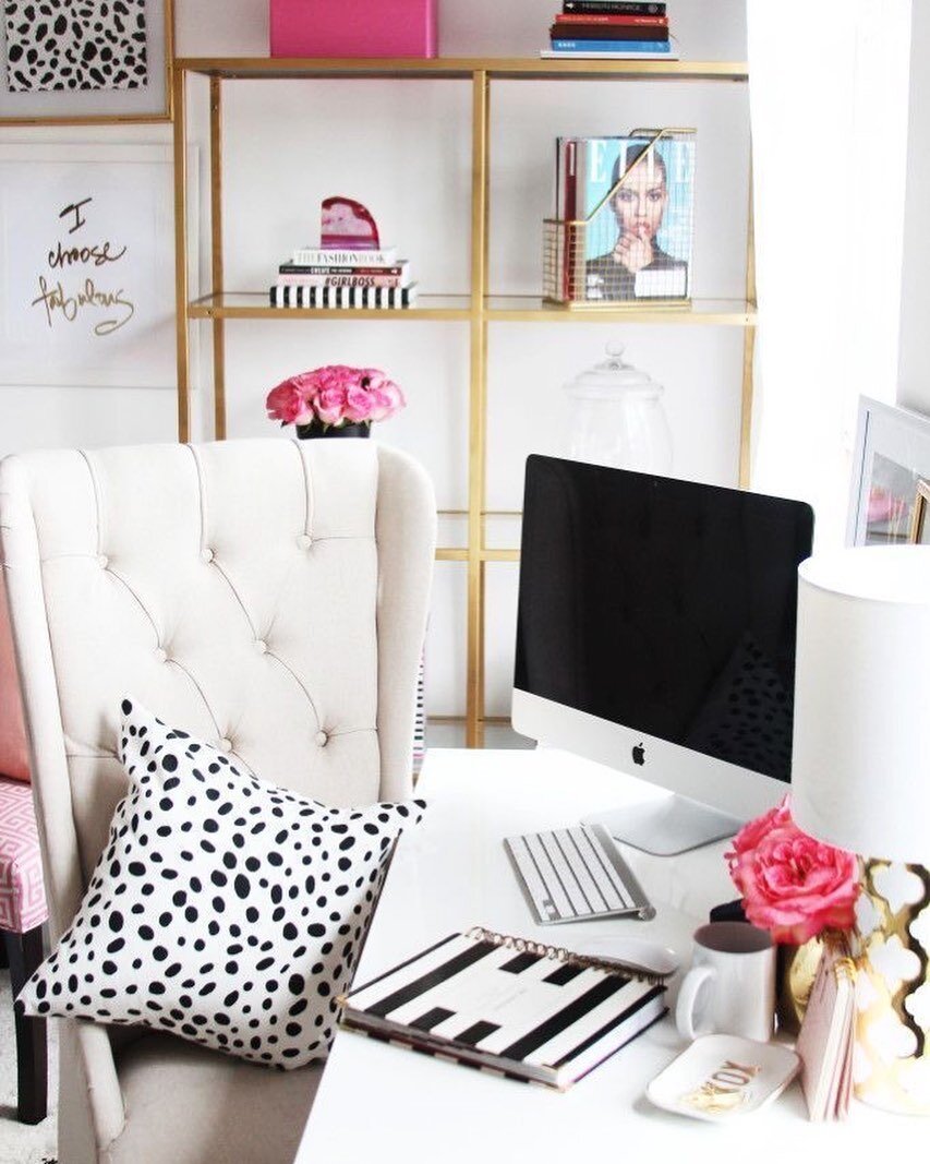 It&rsquo;s another start to a new WFH week and this home office is giving us all the productivity in leggings vibes! 🖥📁💕