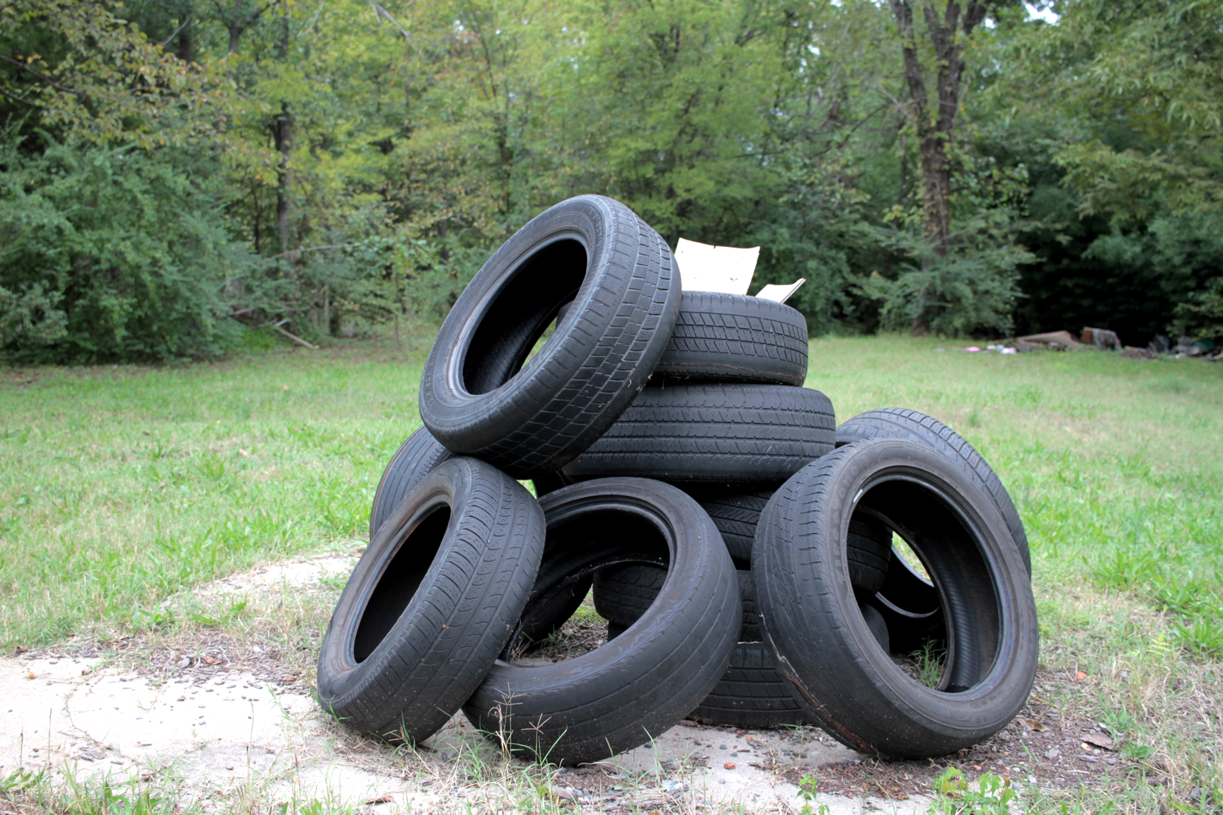  Discarded tires, 2500 block of W. 11th St. 