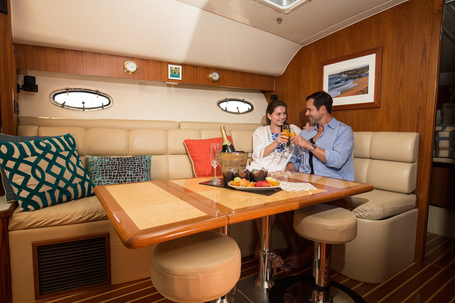 sailing-yacht-oahu-hawaii-maui-charter-boat-private-luxury-rent-salon.jpg