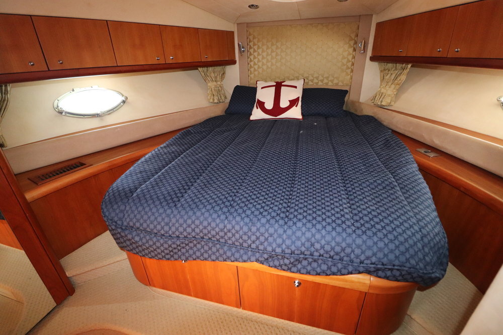 sailing-yacht-oahu-hawaii-maui-charter-boat-private-luxury-rent-cabin-waikiki-honolulu.jpeg
