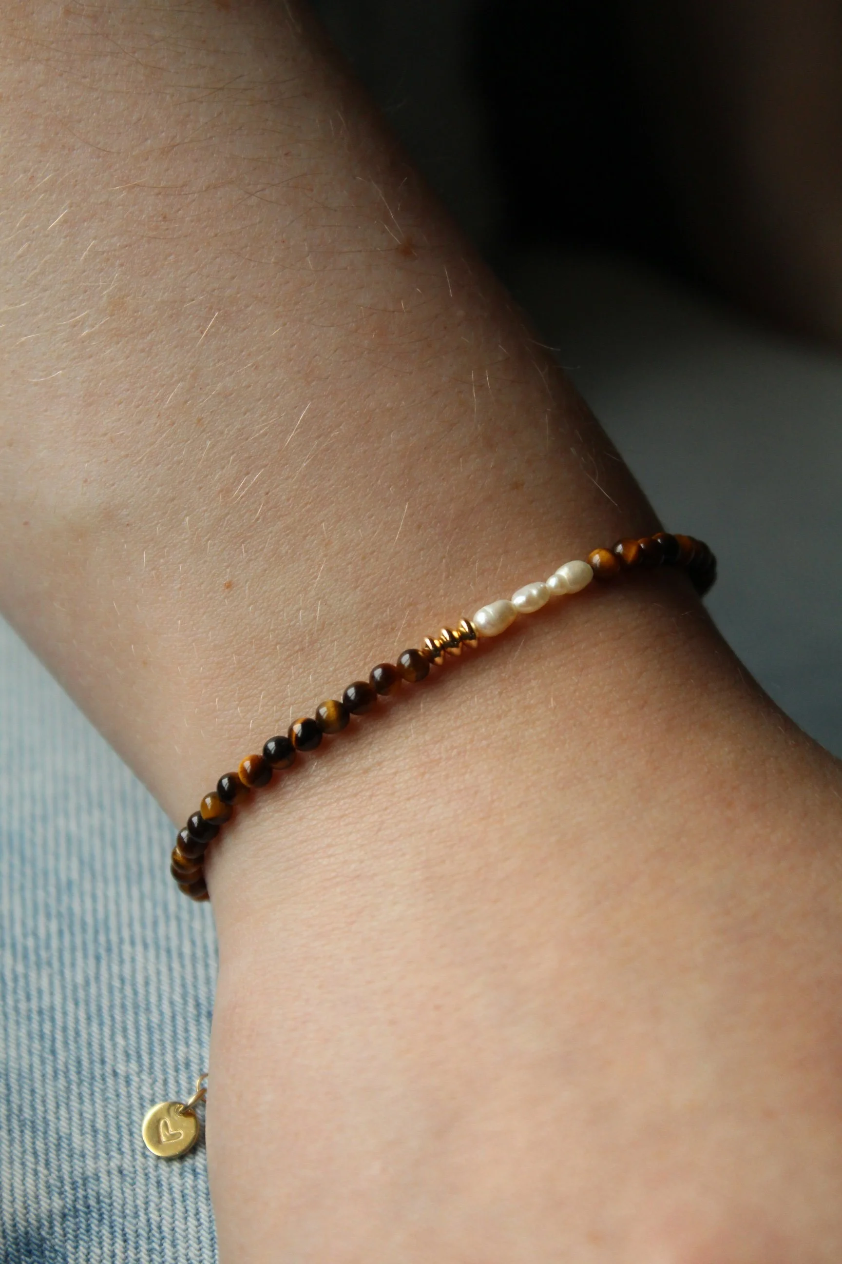 14ct gold filled bracelet with tigers eye gold filled beads and fresh water pearl.