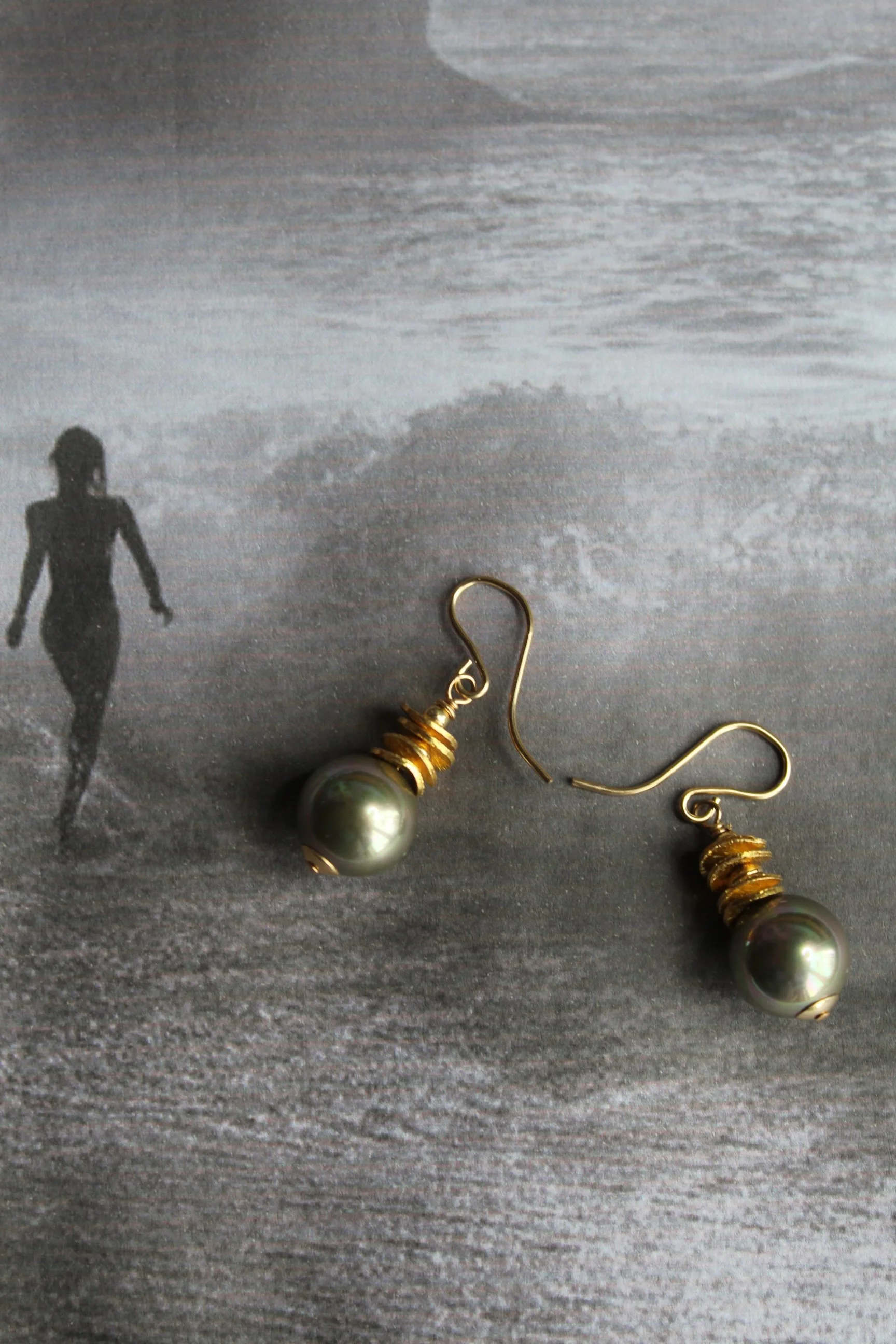 14ct gold filled South Sea Shell stack with gold vermeil disc and gold filled bead detail.