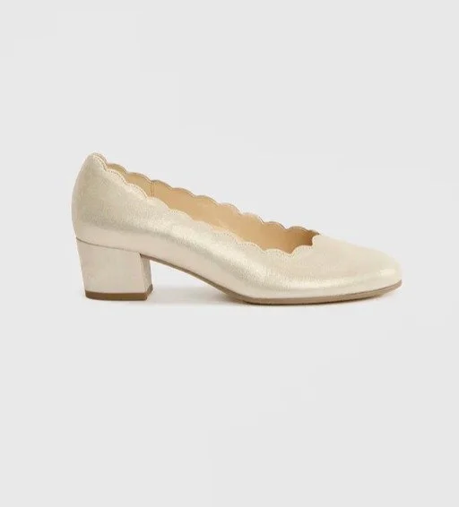 Gabor - Scalloped Edge Pump in Eggshell 82.221.14