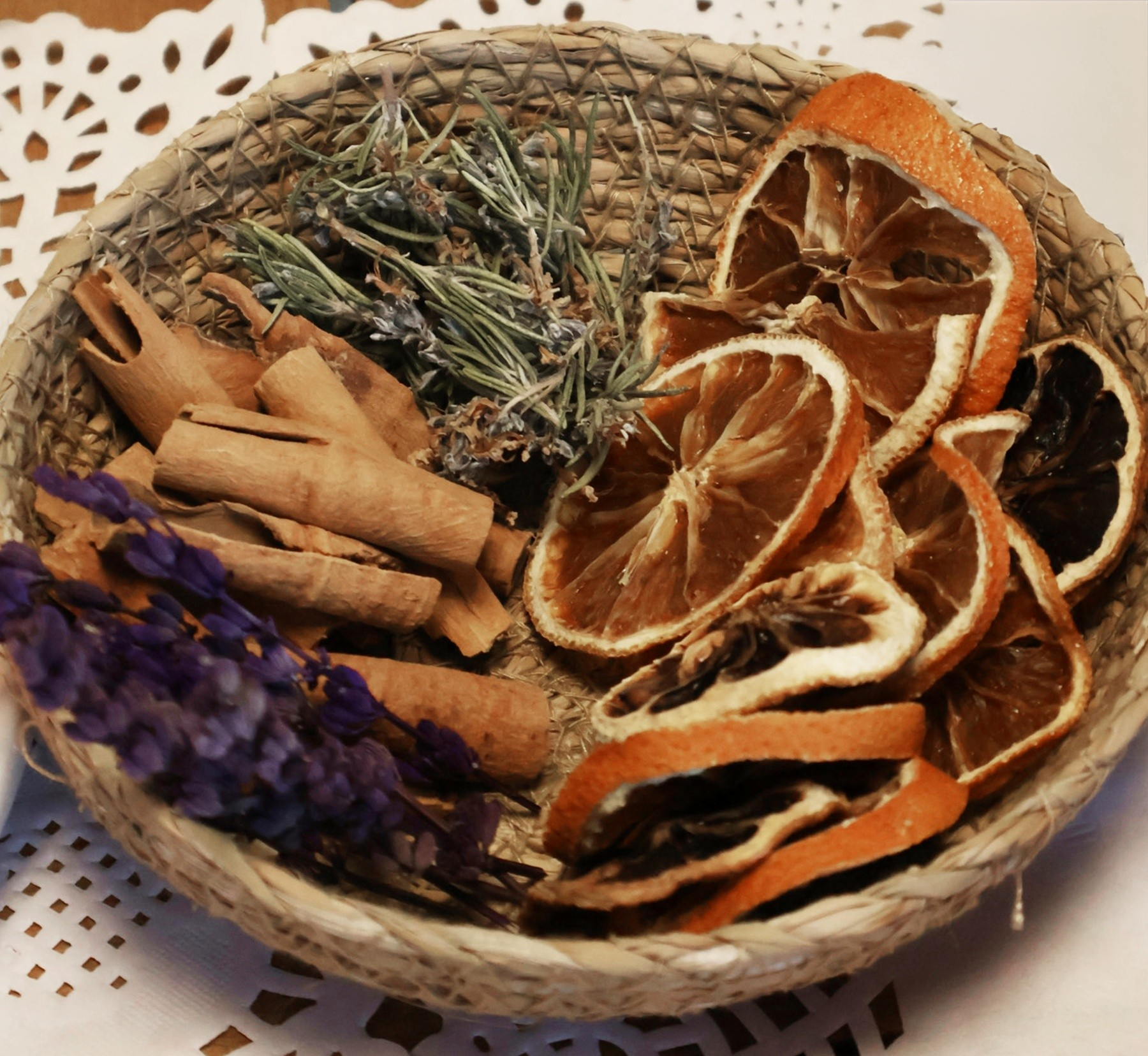 November 21 (Sat): Simmer Pot Station - (11:30 am to 2:00 pm)