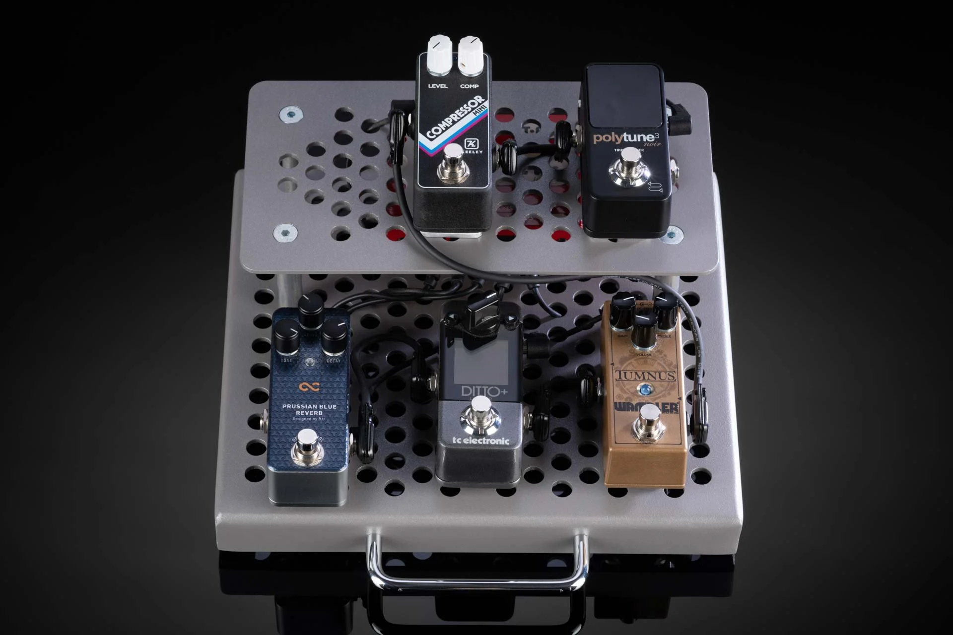 Superfly pedalboard with riser