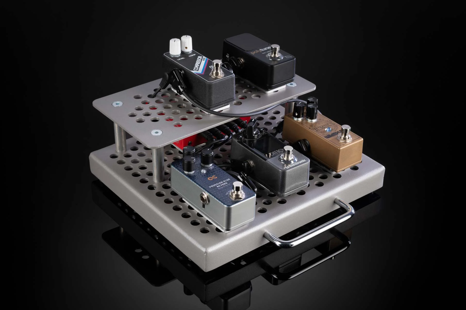 Superfly pedalboard with riser