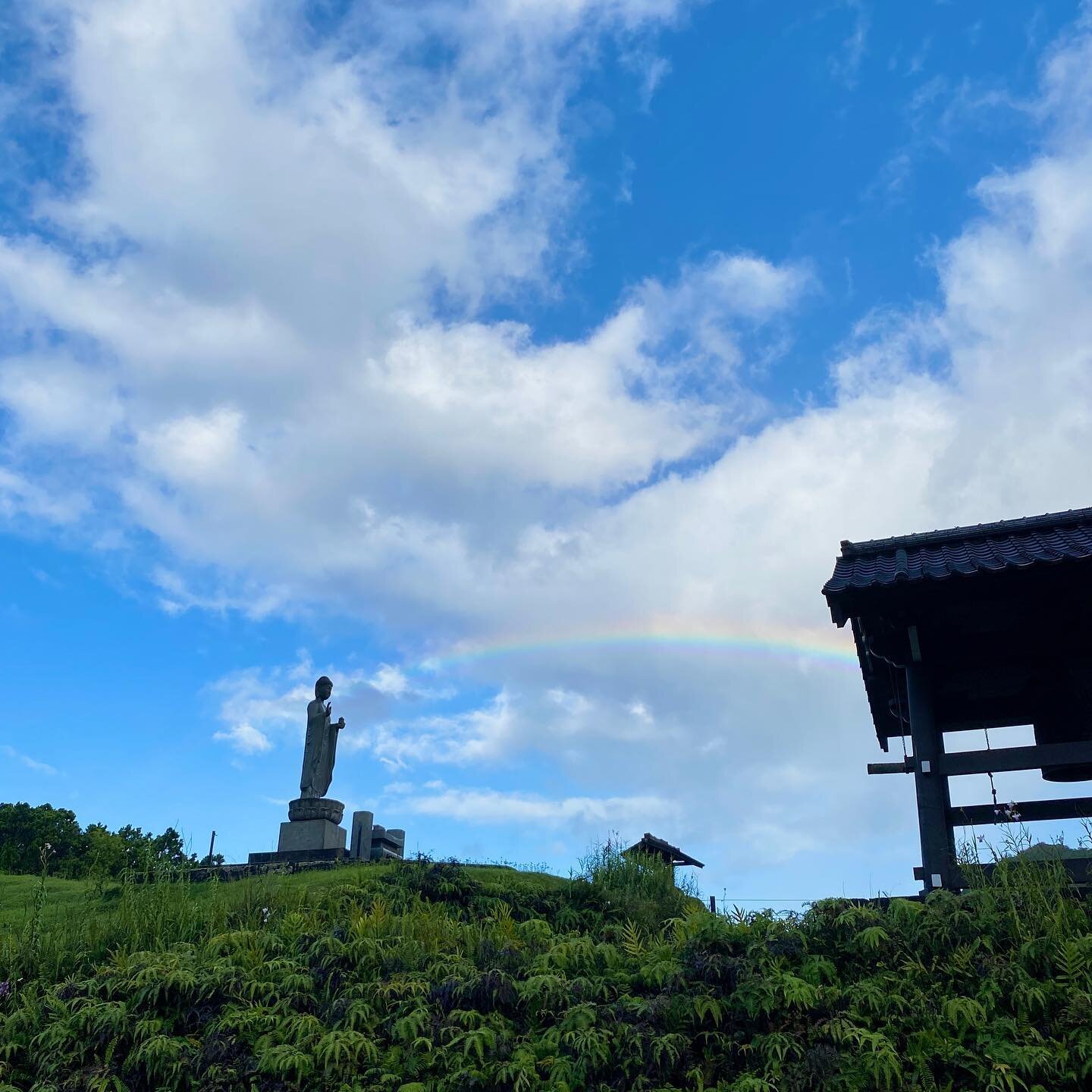 Bright beginning!
.
.
.
#aloha #hawaii #kalihivalley #臨済宗 #禅寺 #超禅寺 #禅 #zenbuddhism #buddhism #rinzaizen #rinzai #hawaiizen #zentemple #zenmonastery #monastery #chozenji #zen