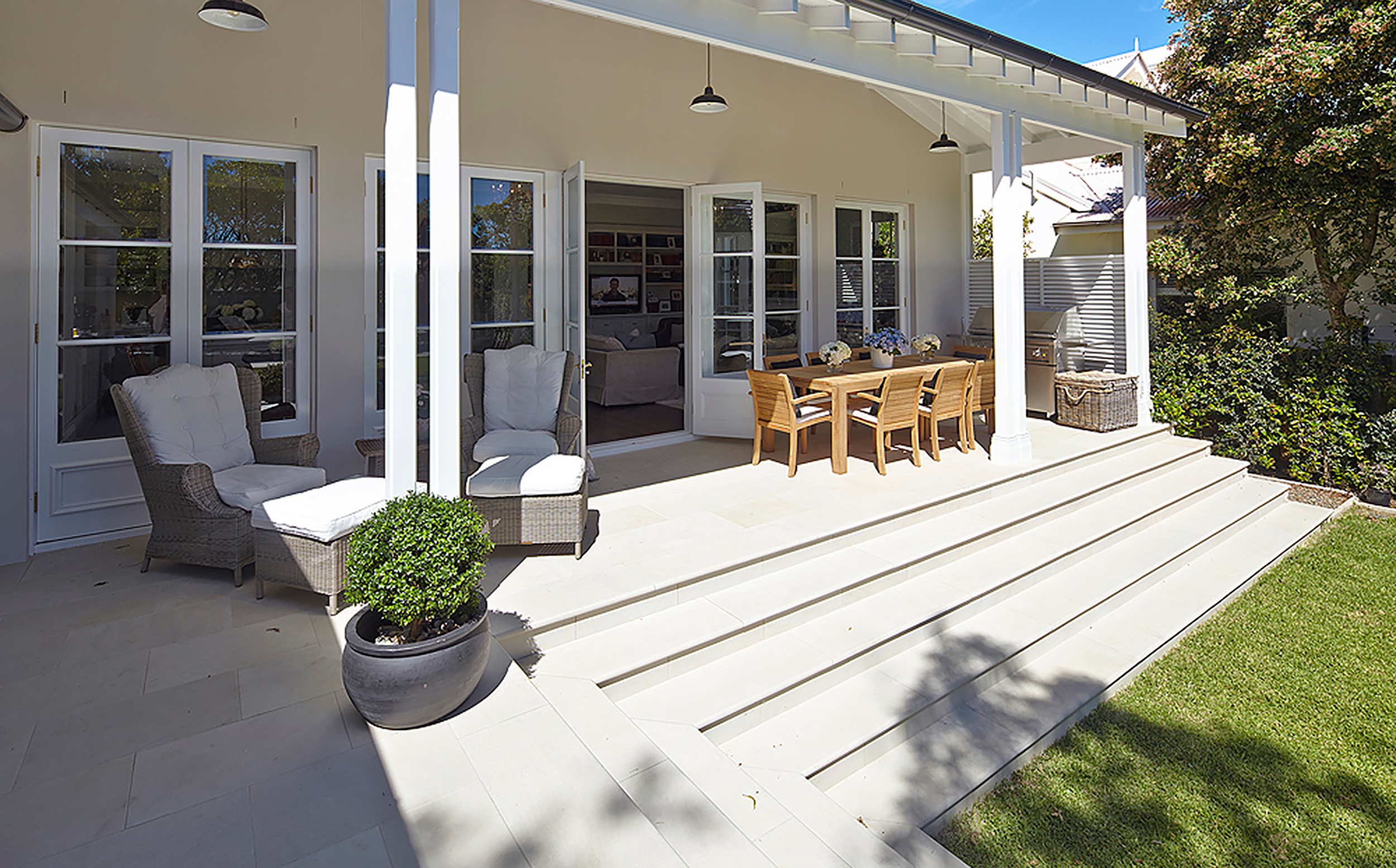Honed Vanilla Sandstone Steps
